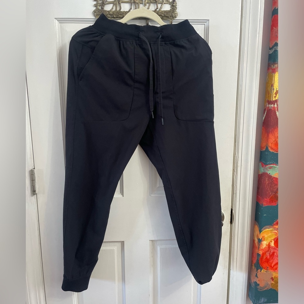 Black lululemon ABC black jogger wore a few times. No issues